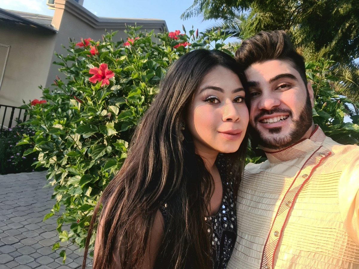 aqsaNess's tweet photo. First eid as a wifey... so here's a mandatory "EiD MuBAraK fRom mE &amp; miNe" post ❤👫🌙 https://t.co/jZBGhVeO55