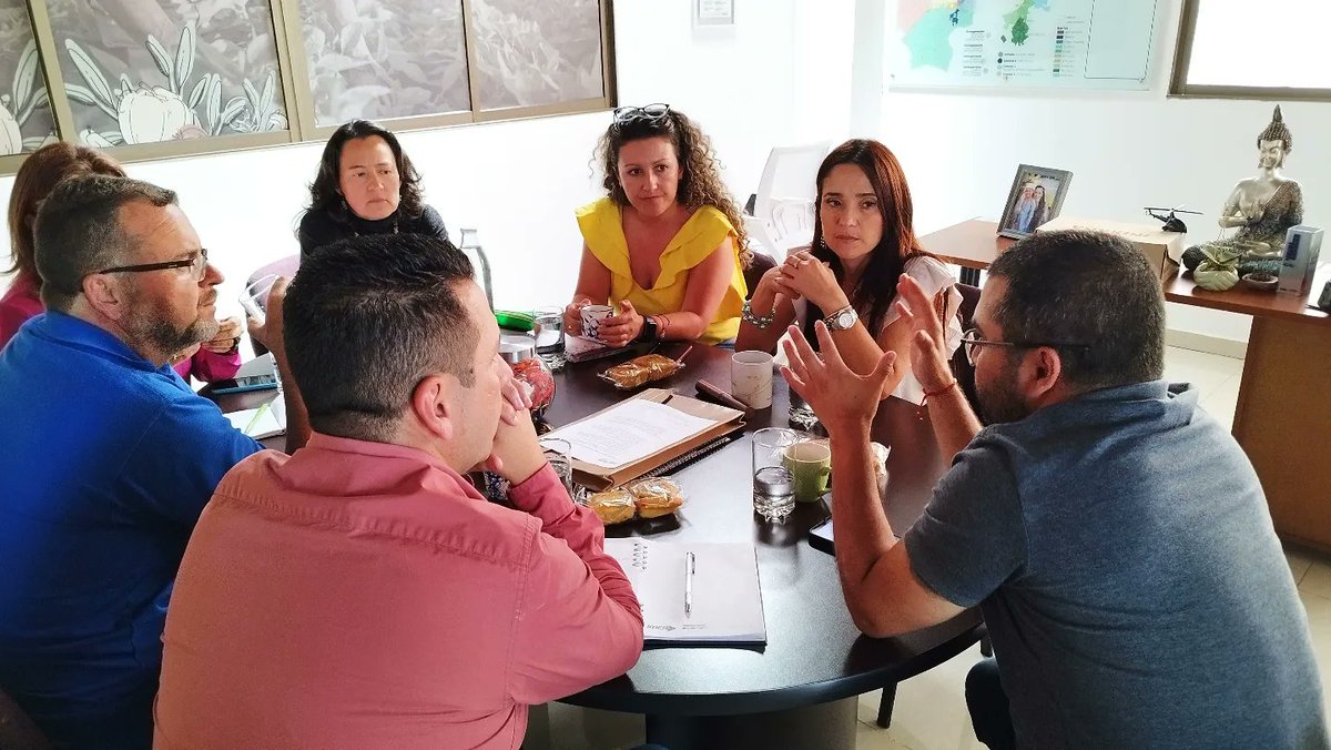 Estamos trabajando en articulación con diferentes dependencias de @alcaldiarionegro para generar estrategias y fortalecer los hábitos saludables en los rionegreros. Hoy tuvimos la visita de @rionegro_imer y Secretaría de Salud. #PAE #educacionnutricional
#NutriciónConsciente