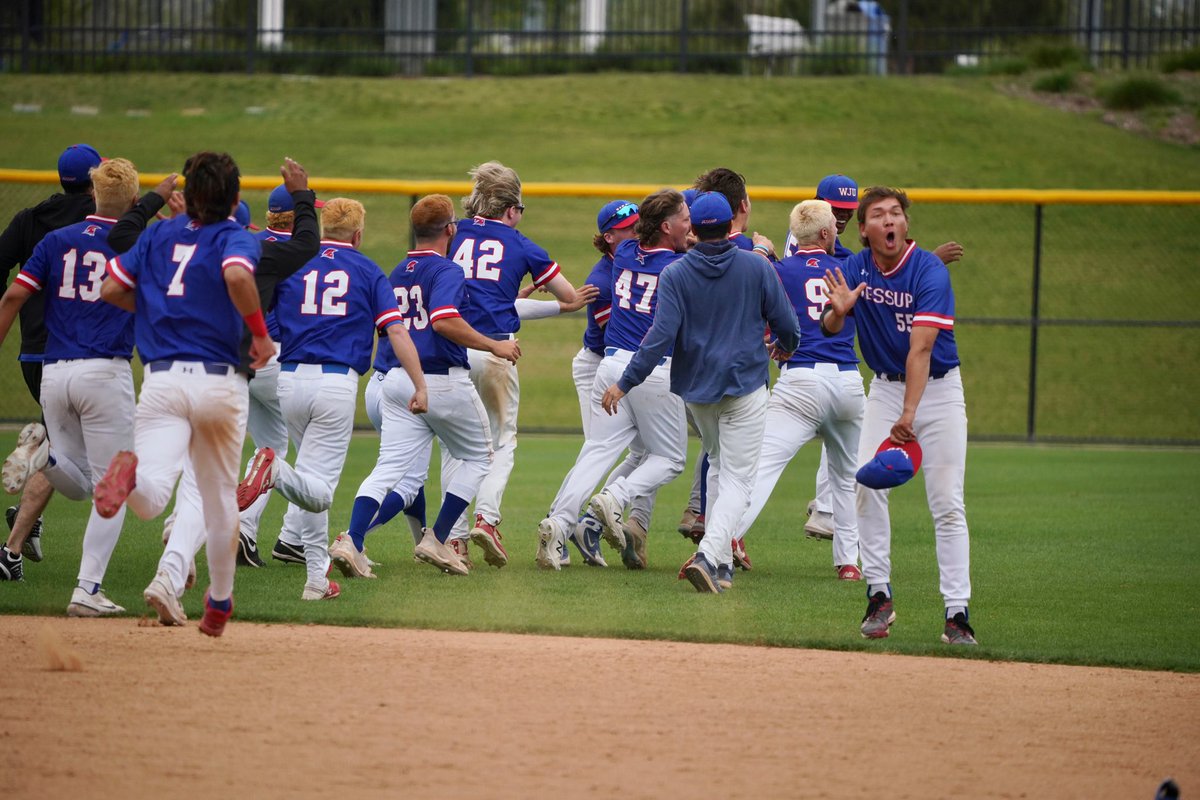 No, it wasn’t a dream. That actually happened.

𝙒𝙚’𝙡𝙡 𝙨𝙚𝙚 𝙮𝙤𝙪 𝙖𝙡𝙡 𝙩𝙤𝙢𝙤𝙧𝙧𝙤𝙬…