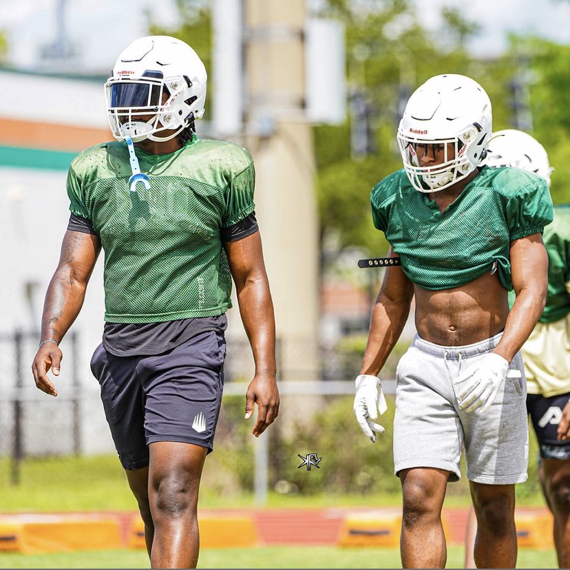 TheLamarius's tweet photo. Spring ball🦅 @Malik5Bryant https://t.co/4GH9SHE4y1