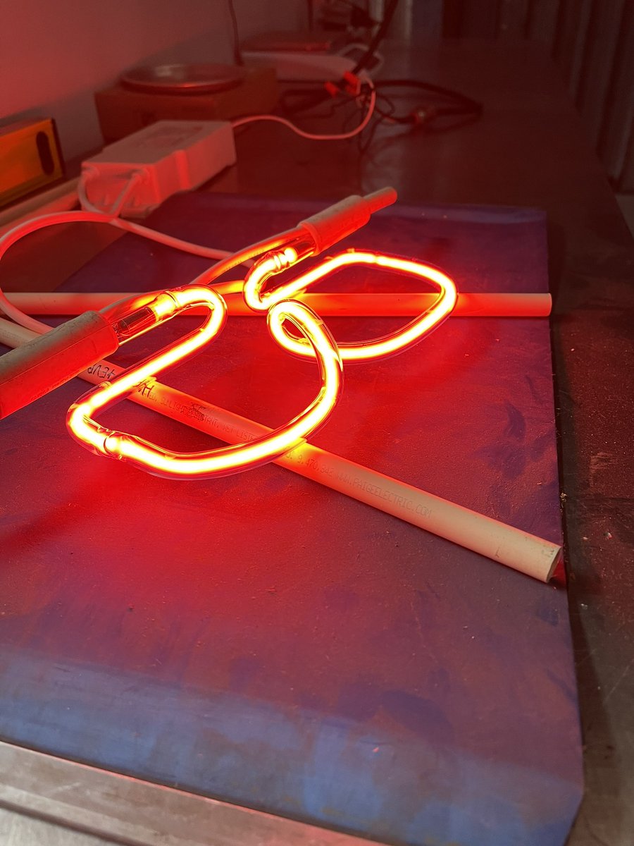 ChrisAwc365's tweet photo. B is for Burning - Burning in some red neon #obsessedwithsuccess https://t.co/nuMCsCabDk