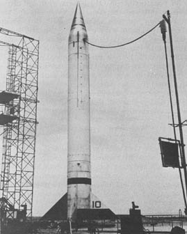 CosmosNostrum's tweet photo. El 3 de mayo de 1949, hace hoy 73 años, tenía lugar el primer lanzamiento de un cohete Viking, primer cohete sonda de EEUU. Basado en el V-2 nazi, se canceló en 1954 por su alto coste pero la experiencia sirvió para diseñar la primera etapa de los cohetes Vanguard y Titan. https://t.co/J4Nqy5rgGK