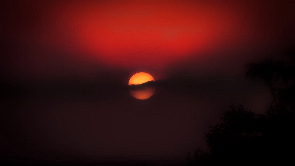 abs_cuts's tweet photo. Almost gone... 
#nature #NaturePhotography #sunset #photography #photo #ThePhotoHour https://t.co/HFHYUDFhDZ