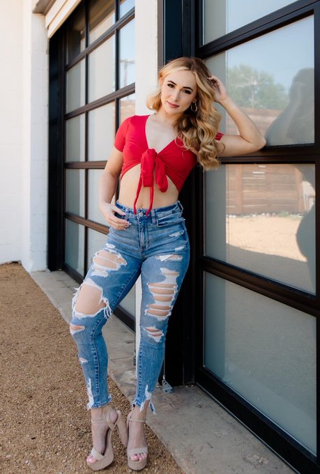 Pale is beautiful ❤️ https://t.co/UxYUjtOiTy