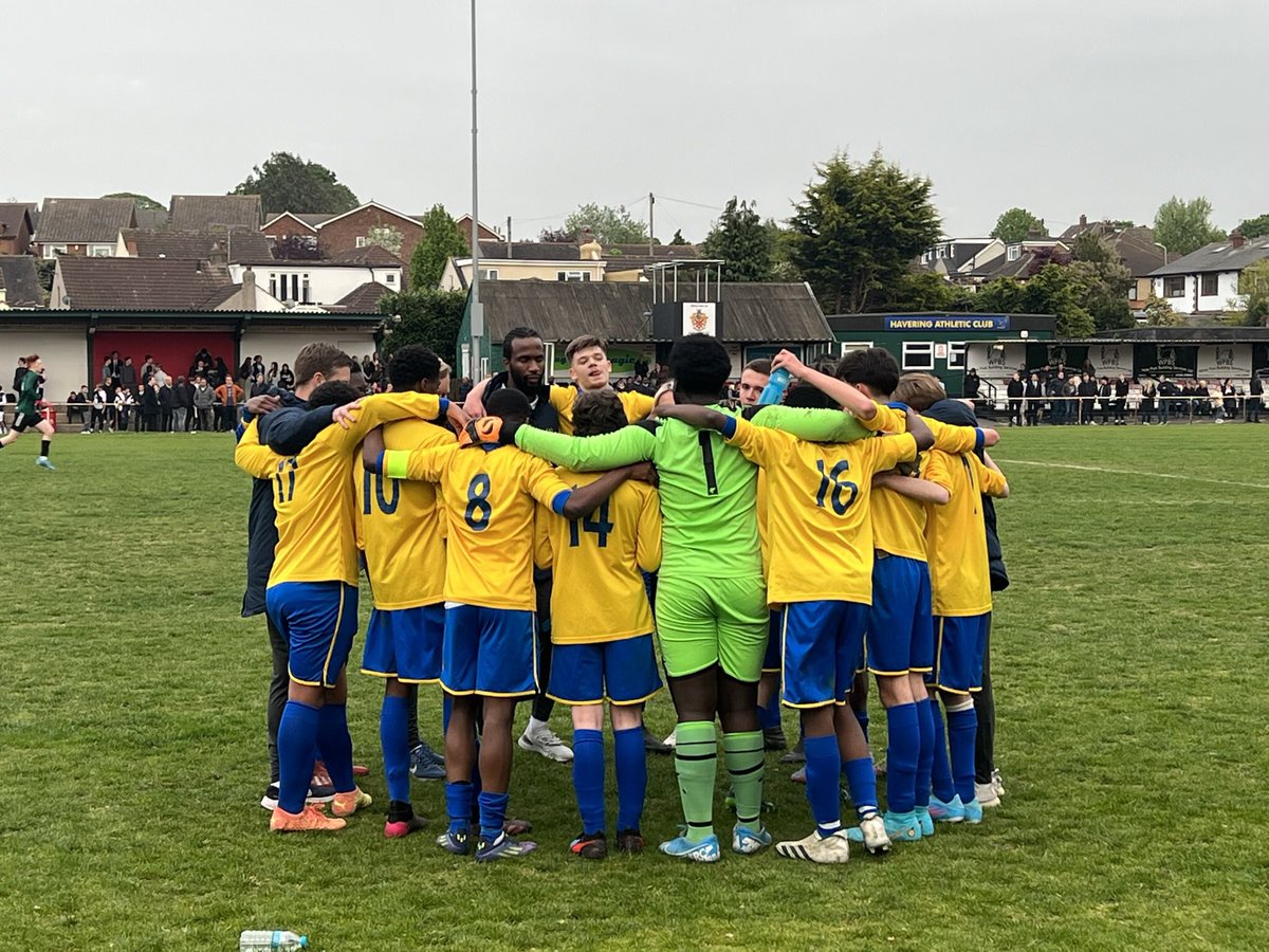 So proud of @Drapersacademy Year 11 football team winning the Havering Cup final 🏆 Commiserations to <a href="/hallmead/">Hall Mead School</a> who played a good game. Fans for both schools were a credit too👏🏼