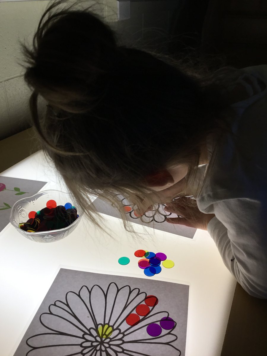 IRECPreK's tweet image. 💐Flower Mandalas at the #LightTable💐 This calming activity provided great opportunities to focus &amp;amp; create alongside peers or independently. We love the many #EarlyLearning invitations for deep engagement that our @naturalpod light table provides us with in #PreK! @IREC1