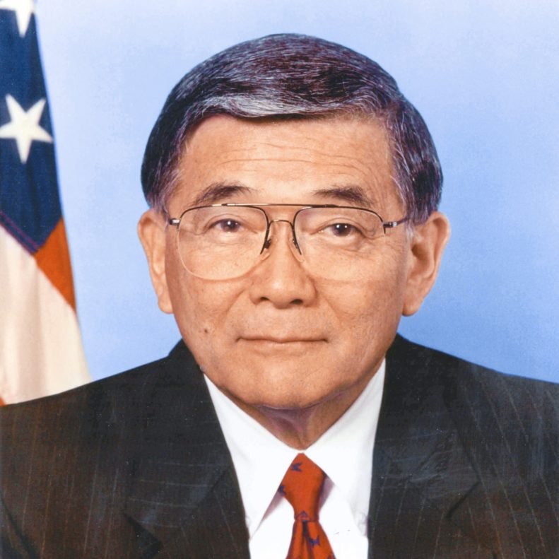 Norman Mineta, former U.S. representative, transportation secretary, dies
Norman Mineta, who broke racial barriers for Asian Americans serving in high-profile government posts has died. He was 90.
pacificcitizen.org/norman-mineta-…