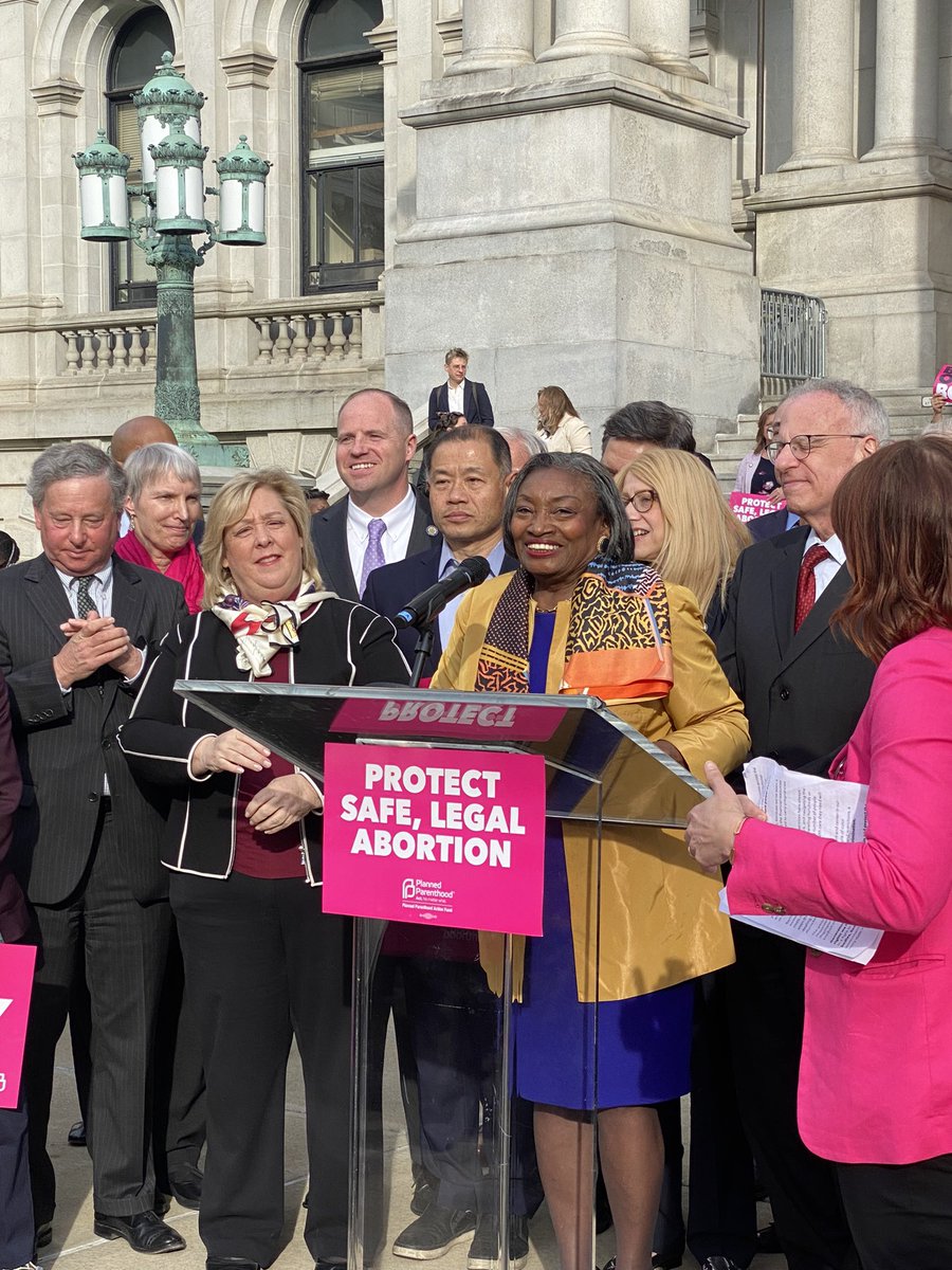 AndreaSCousins's tweet photo. Proud to stand alongside @PPGNYact and legislators in support of abortion rights. New York stands with Planned Parenthood, and all other organizations fighting to keep reproductive care safe and accessible to everyone. https://t.co/aOec54f2Zm
