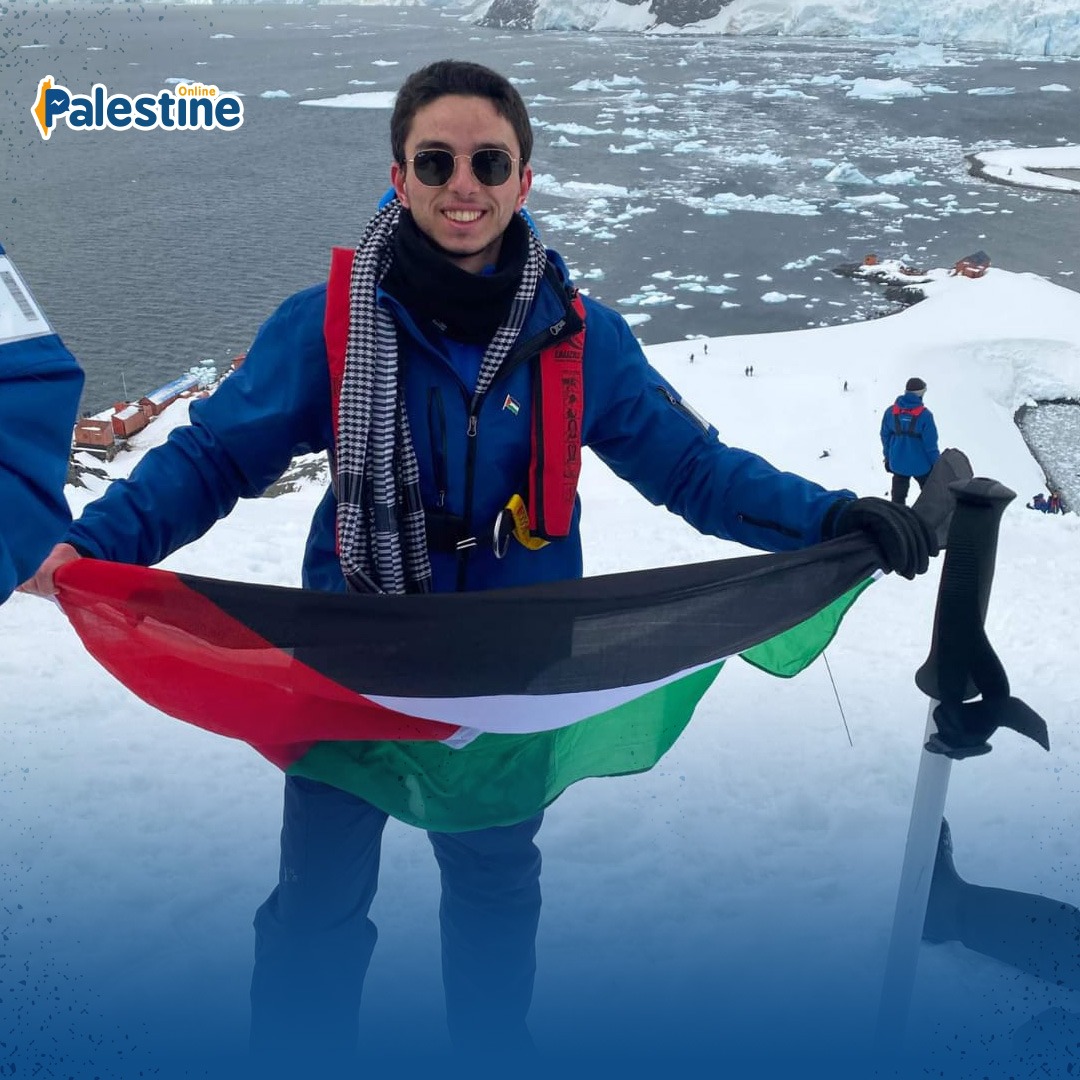 OnlinePalEng's tweet photo. A Libyan youth raises the Palestinian flag in Antarctica during a climate change expedition. 🇵🇸❤️ https://t.co/F6yPUrgB6z