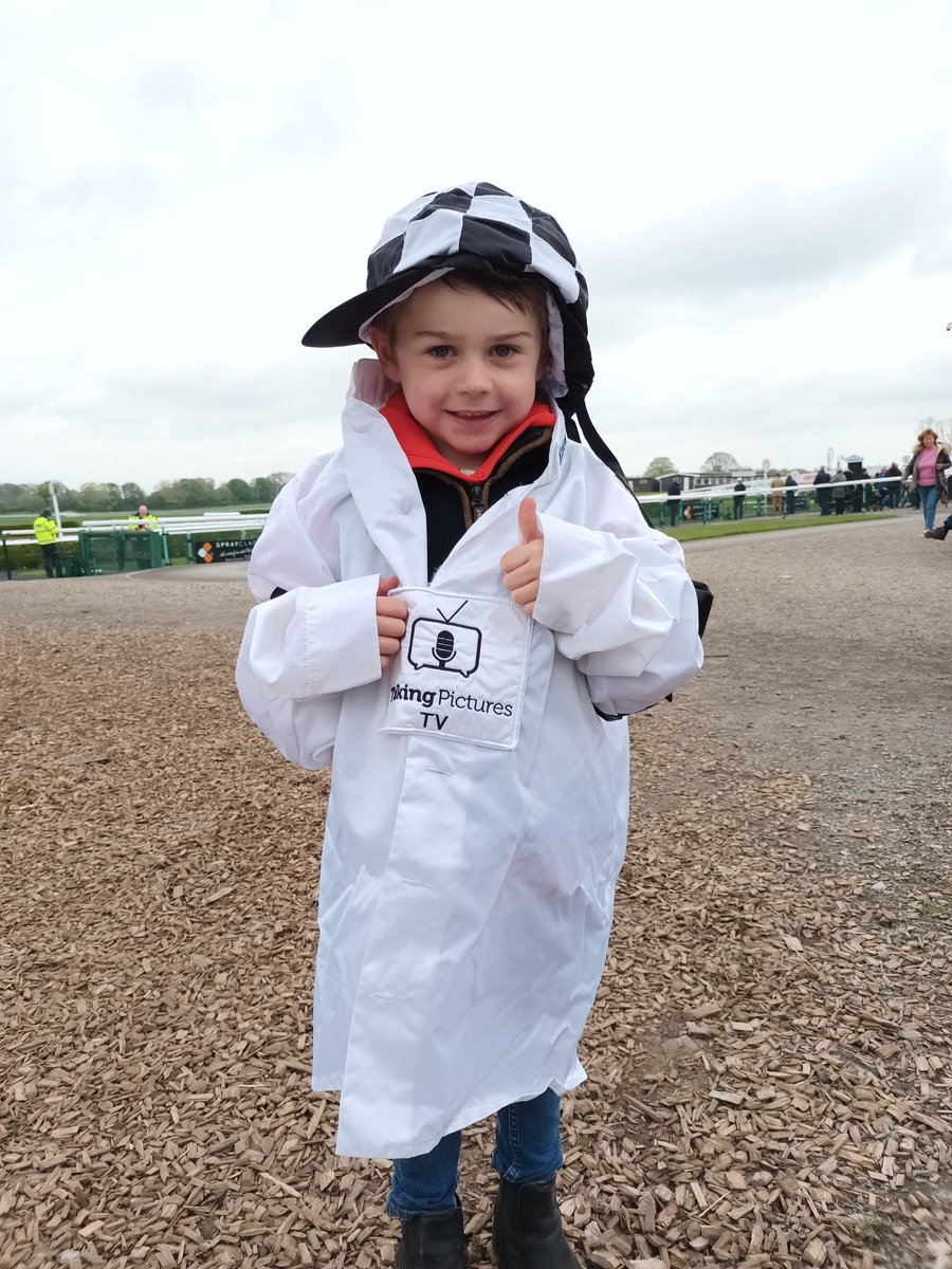 HJOliverRacing's tweet photo. 🥇BALLYCORR, soon putting his head in front up to the last, a good ride from Brain Hughes  @SedgefieldRace Racecourse, A Well done to the team at home🐎🐎🥇🥇🍾🥂🥂🌟🌟✨
Congratulations to #TalkingpicturesTv  🐎🍾🥂✨
A lovely win to begin the new season🐎🐎🌟 https://t.co/dlzPKr9sIX
