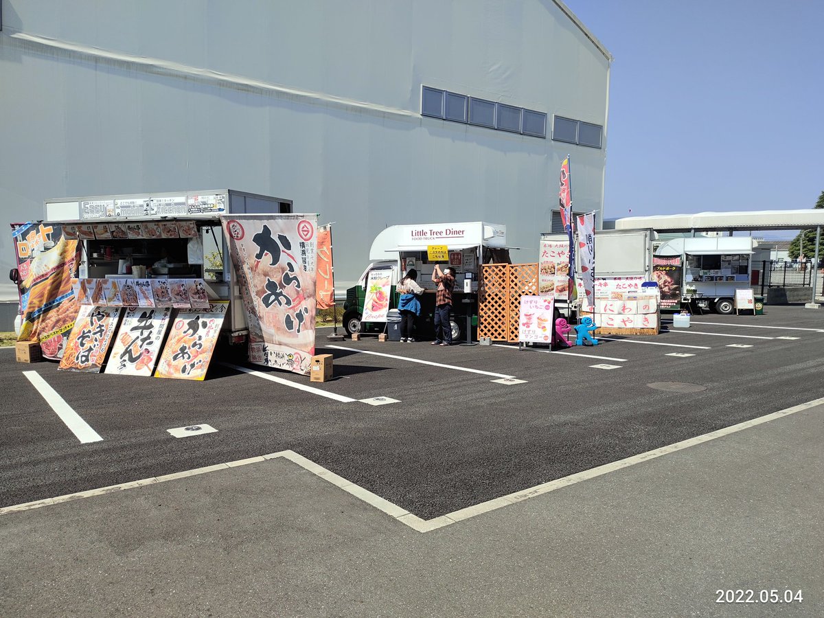 JHA_Indoor's tweet photo. インドアホッケーフェスティバル！キッチンカーも入ってきました！皆様を迎え入れる準備も整ってきています。
14時からイベントスタートです。
入場無料！来場プレゼントあり！（数量限定）
是非是非遊びに来てください！！！

#kanro #キッチンカー #立川キッチンカー #立川イベント #ららぽーと立川 https://t.co/uYo3peh7ZS