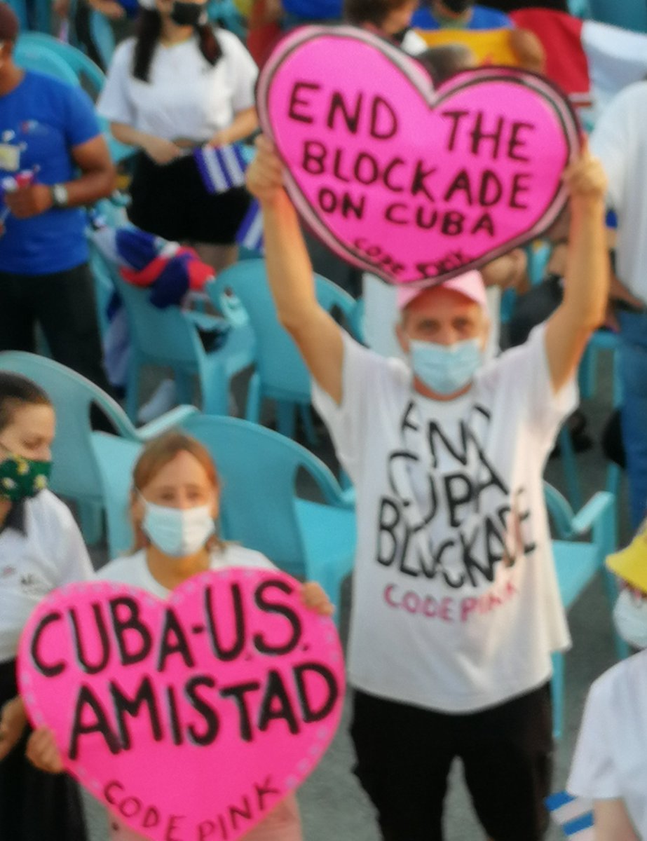 Hermanos de #USA condenan el bloqueo durante el desfile en #Cuba #CDRCuba #SomosDelBarrio #UnblockCuba