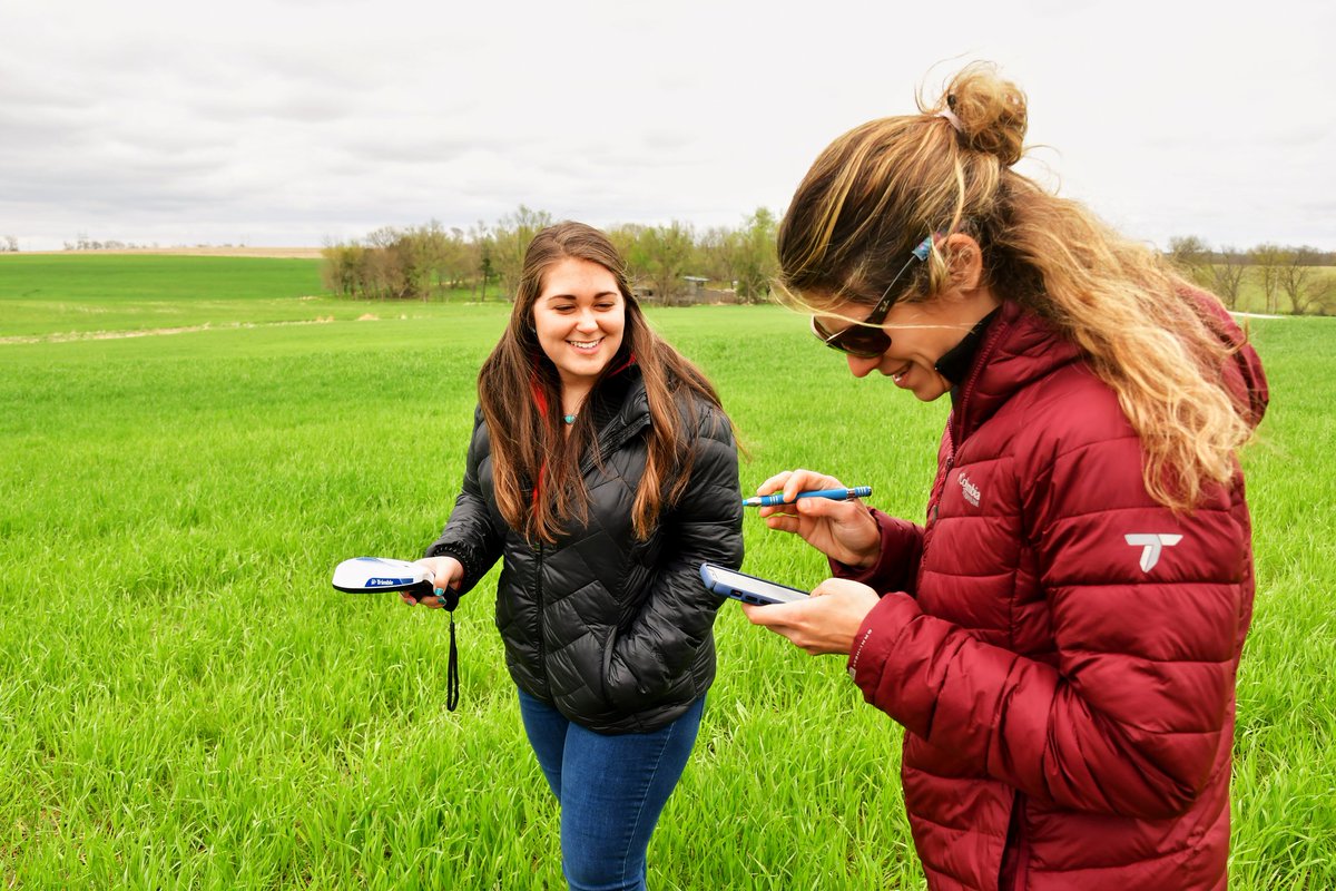 Laura Thompson tweet media