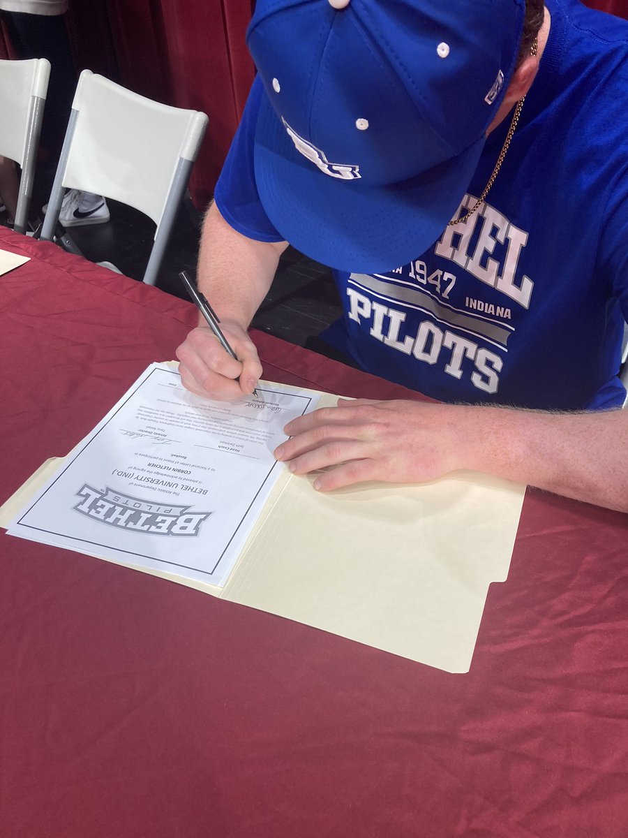 JagsVarsity's tweet image. @CorbinFletcher6 is committing to Bethel University and will pursue a degree in Exercise Science while representing @BUPilotsBB Special thanks to Coach Zartman for attending the ceremony. Congrats Corbin!