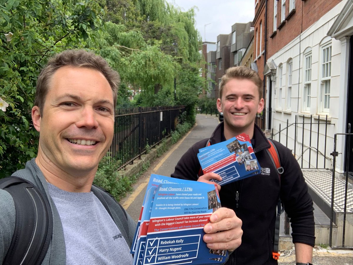 Thanks <a href="/_JamesTClark/">James Clark</a> &amp; <a href="/mjgjeff/">Michael Jefferson</a> for coming to help us 💙💪

Not long till Polls open and #Islington can #Vote for the change it needs!

#All3Votes 
#TimeForChange 
#IslingtonDeservesBetter