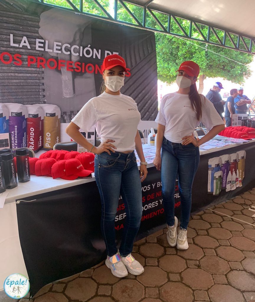 EpaleAgencia's tweet photo. Desde el #DomoBlanco de #LaFeriaDeTlaxcala llevando comunicación de @interceramicMX #Tlaxcala a las personas que trabajan en el rubro de la construcción, y que hoy son festejados por la @cmictlaxcala Feliz día de #LaSantaCruz2022 #LaSantaCruz y recuerden, den: #SimpleMenteLoMejor https://t.co/qEBwrOVsMJ