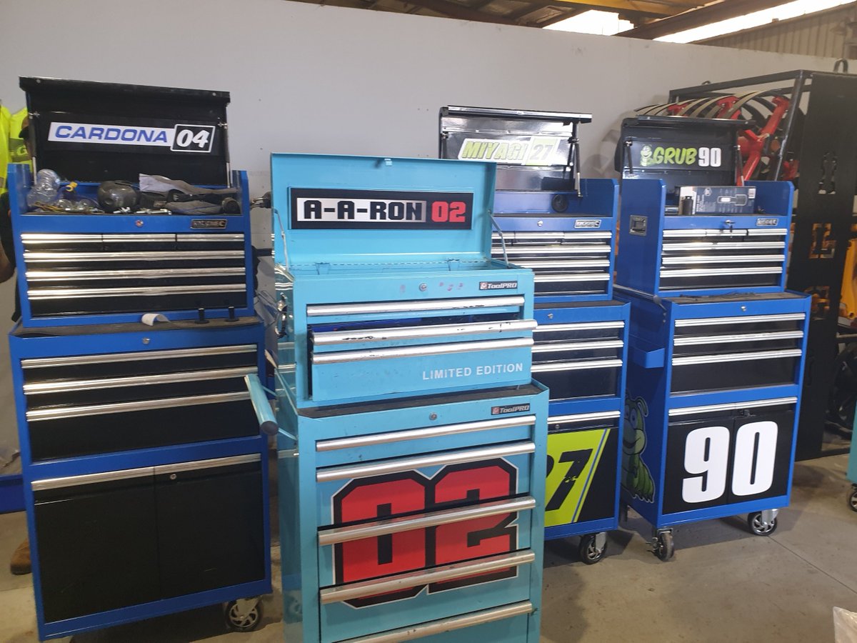 OzAG_Machinery's tweet photo. Just a bit of workshop fun, personalising up some of the lads toolboxes this week. Cheers to the team @ O'Toole Signs for their efforts.
#werefarmerstoo #ozvalue #toolboxes #spruceup #mytoolbox https://t.co/IXD8O80wZS