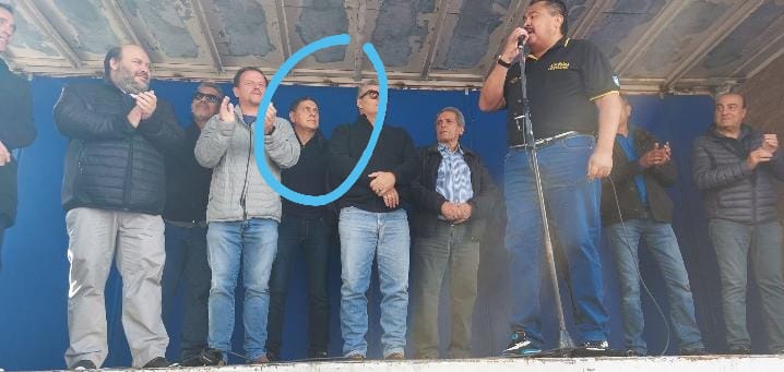 <a href="/SonidoGremial/">Sonido Gremial</a> <a href="/CasaRosada/">Casa Rosada</a> <a href="/Uber/">Uber</a> <a href="/FraternidadArg/">La Fraternidad</a> <a href="/utferroviarios/">Unión de Trabajadores Ferroviarios</a> Epa el regreso de los muertos vivos <a href="/cesarsalas2710/">Cesar Salas</a>. Tengan cuidado compañer@s taxistas! Ese señor destruyó varias cosas de los servicios de navegación aérea especialmente a los trabajador@s ! Espero que no haga lo mismo con ustedes! Suerte! (Seguro la van a necesitar)