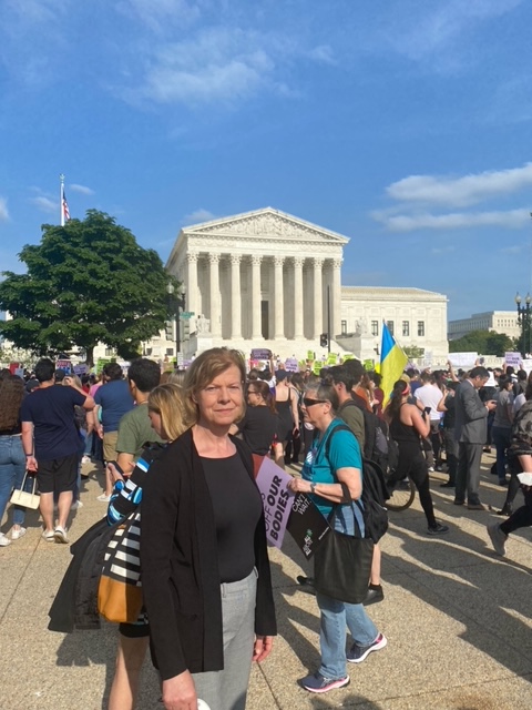 SenatorBaldwin's tweet photo. If you support the constitutionally protected right and freedom of women to make their own personal decisions about their body, health care, and family, then let your voice be heard to protect #RoeVWade and pass the Women's Health Protection Act. #WHPA https://t.co/0A0ozzoIPR