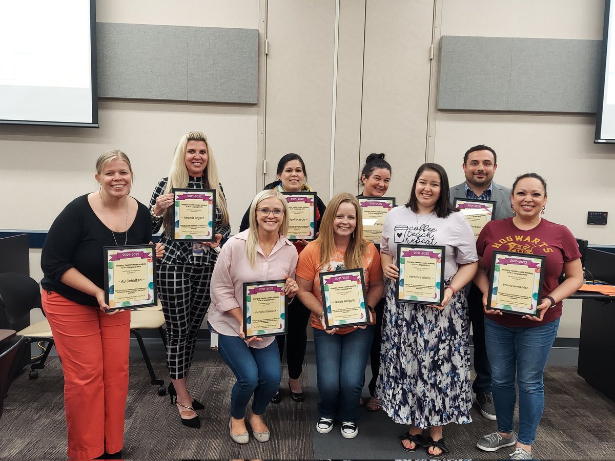 pisdesela's tweet photo. Congratulations to our ETLA graduates! It was a pleasure to watch these literacy leaders grow throughout the academy.  @PasadenaISD_TX here are your future leaders!👨‍🎓👩‍🎓🎓 https://t.co/LRso6lzUOK