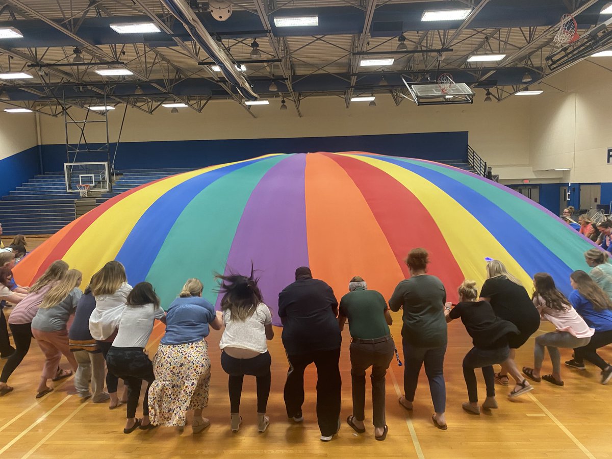 NicholsD10's tweet photo. Rockvale Elem. When the kids are away, the adults play! Best bunch ever! https://t.co/1p31YnL2Nr