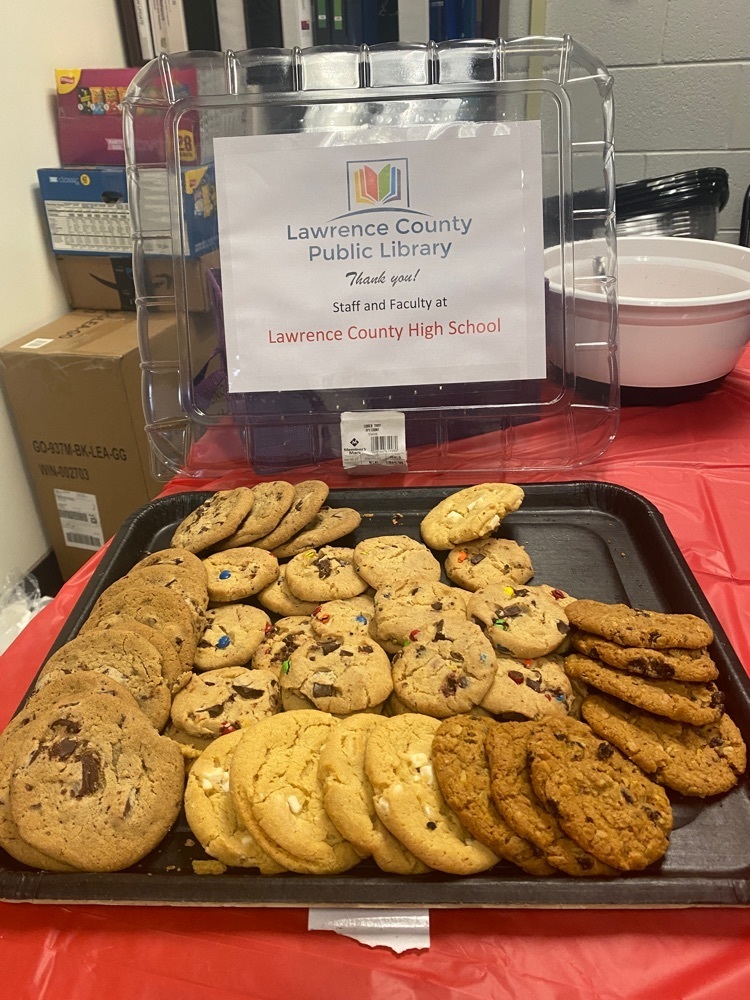 C_MooreLCHS's tweet photo. Day 1 and Day 2 of Teacher Appreciation Week🐾

Thank you parents for treating our teachers this week! It is much appreciated🖤❤️ https://t.co/PFqAZE022r
