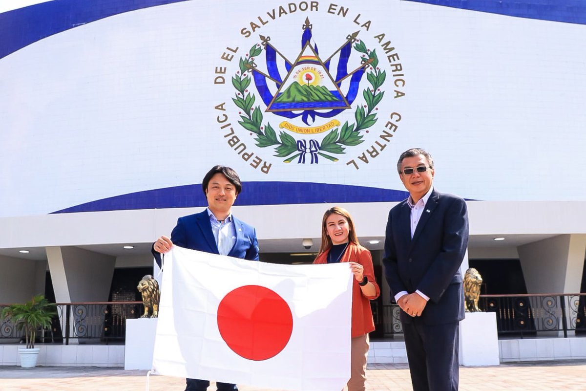 NormaLobo_'s tweet photo. 🇯🇵🇸🇬🤝🇸🇻

Este día recibí a Phillip ONG (@OggoEcosystem) de Singapur y a @Dow_shi1 de Japón.

Quienes han tomado a bien invertir y apoyar al país, gracias al uso del #Bitcoin 

Esperamos coordinar esfuerzos en proyectos que sean de beneficio para la población. https://t.co/j99kA8ap4x