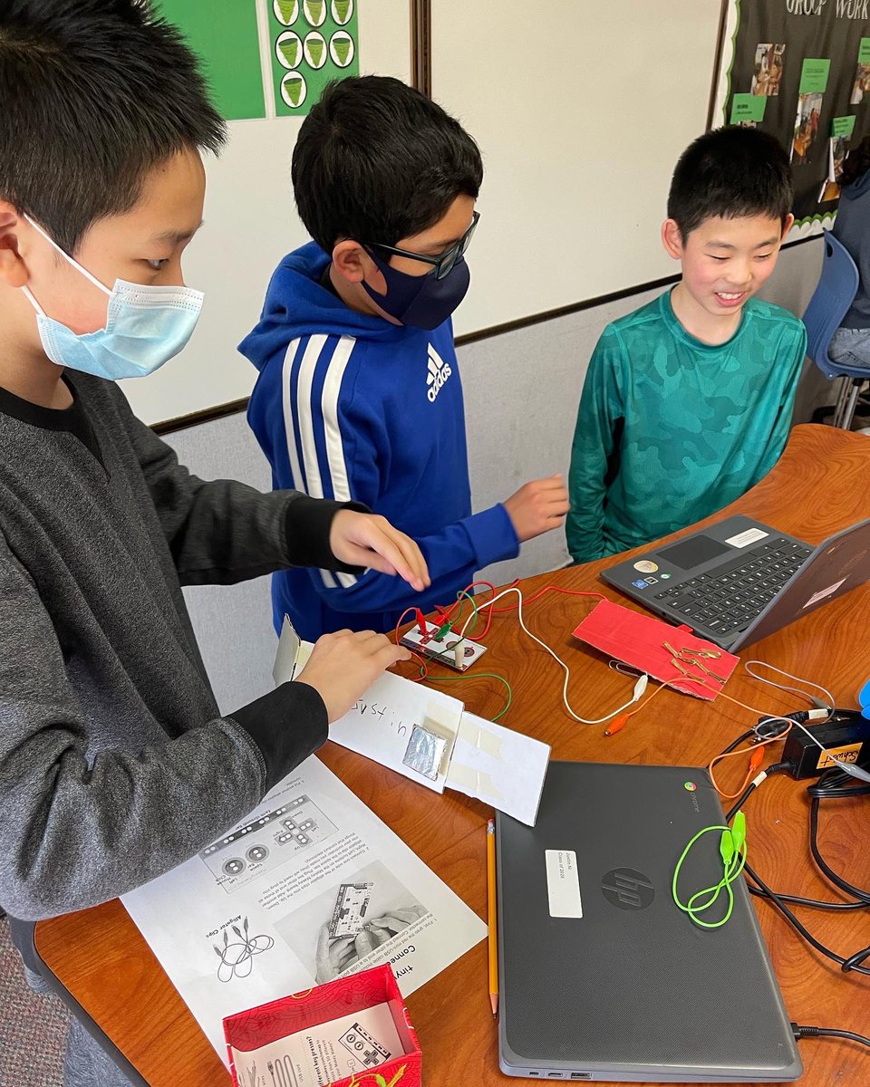 joannafreking's tweet photo. Students continued on with Makey Makey and learned how to use Micro:bits today! #schoollibrary #AmericasSchool #makerspace #stem #computerscience https://t.co/CCmHX69WNp
