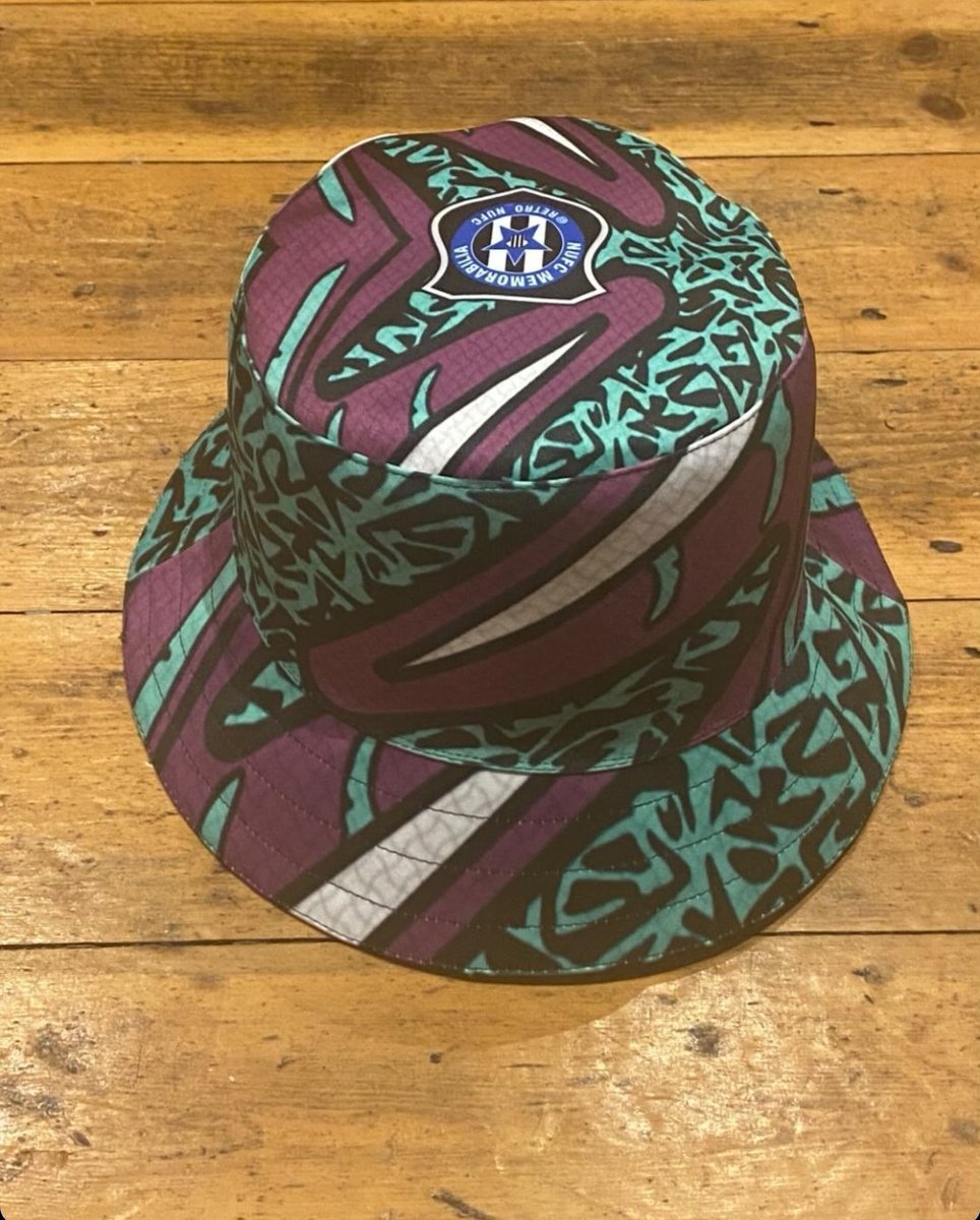 Pre order tomorrow?
👀👀👀👀👀👀👀👀
RT if ur in?