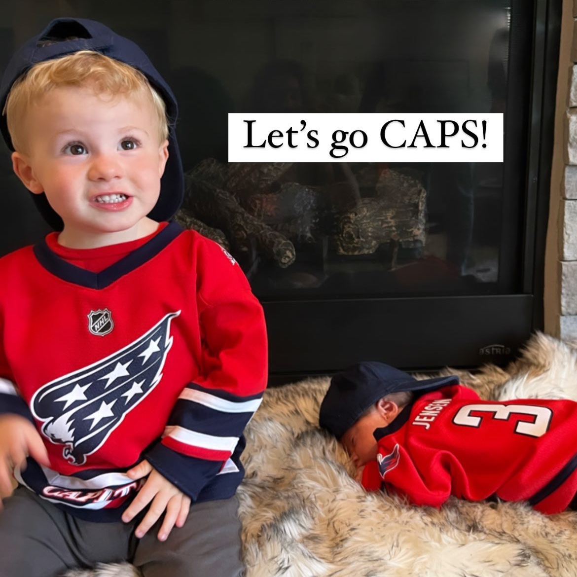 Capitals's tweet photo. #CapsKids are out in full force for the #StanleyCup Playoffs!
(πΈ: IG/paigemdowd & jennerjensen12) https://t.co/657GFysNaU