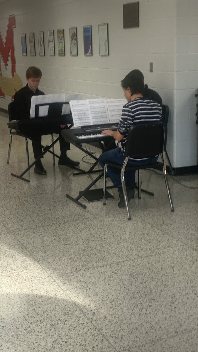 jiaculloMHS's tweet photo. Night of the Arts at Manalapan HS tonight showcasing the talent of our Art and Music students and staff! @MHSBraves https://t.co/x9tE3hbCiv