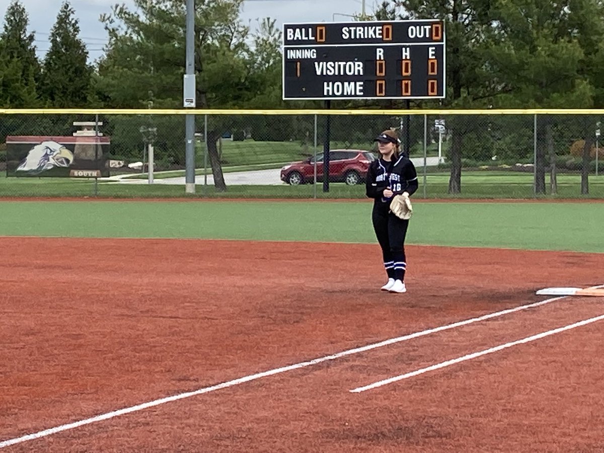 gundyonwravens's tweet photo. Congratulations to Paige Whjte on senior night. She made the start tonight with one arm in a sling! https://t.co/k0RoOgTAEa
