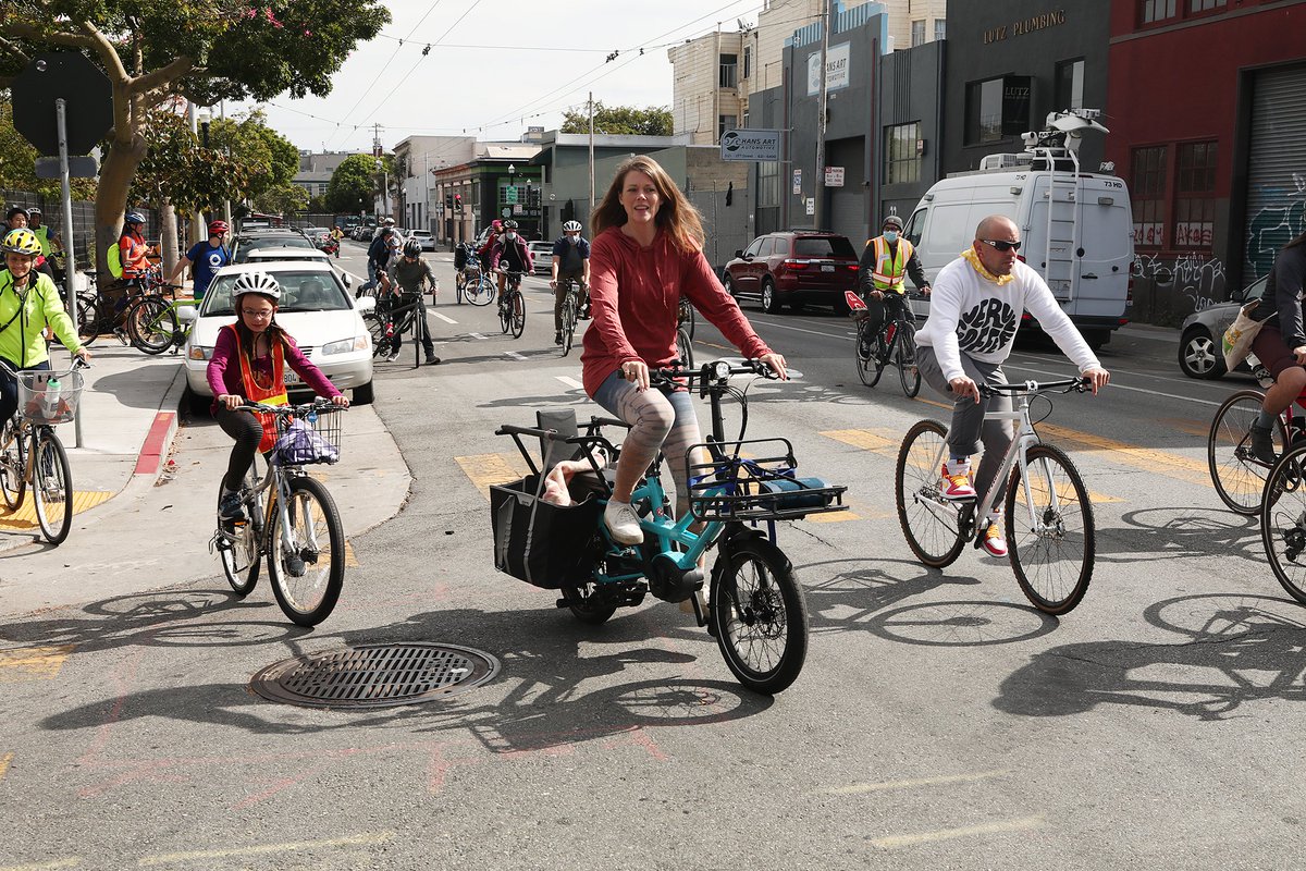 SundayStreets's tweet image. Its #BikeMonth🚲 &amp;amp; Sunday Streets LOVES a good bike ride! Bring your bike to Sunday Streets Bayview &amp;amp; have fun cruising on over a mile of car-free streets 🚴‍♀️🚴🚴‍♂️

🗓Sunday, May 22nd
🕒11AM-4PM
📍Oakdale/Lane/Keith/3rd
🔗sundaystreetssf.com/bayview
~
🎨 poster artwork by @breenache