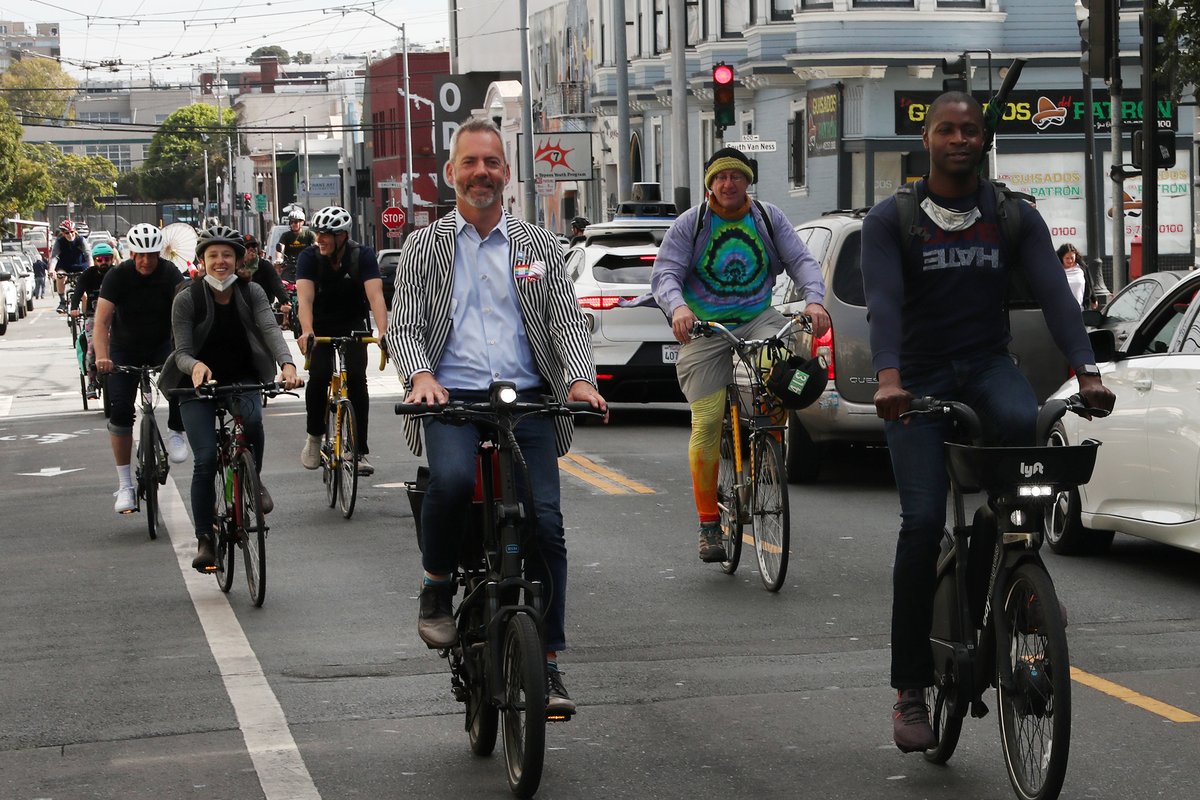 SundayStreets's tweet image. Its #BikeMonth🚲 &amp;amp; Sunday Streets LOVES a good bike ride! Bring your bike to Sunday Streets Bayview &amp;amp; have fun cruising on over a mile of car-free streets 🚴‍♀️🚴🚴‍♂️

🗓Sunday, May 22nd
🕒11AM-4PM
📍Oakdale/Lane/Keith/3rd
🔗sundaystreetssf.com/bayview
~
🎨 poster artwork by @breenache