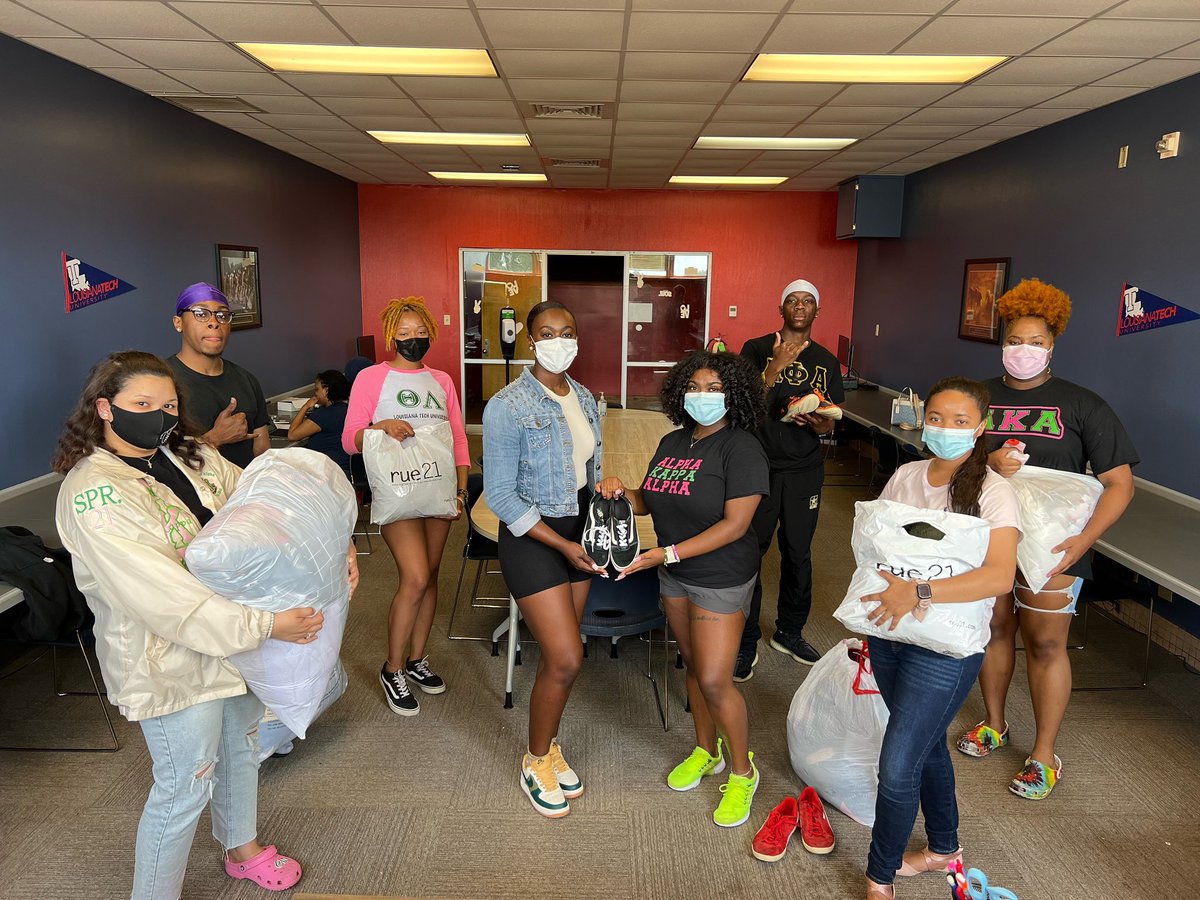 The Brothers of Eta Kappa collaborated with The @latechakas and contributed to their Soles4Souls shoe drive, while they contributed to our Spring Cleaning Clothing Drive. It was a pleasure partnering with the Home Team. #HK #ServantsOfAll