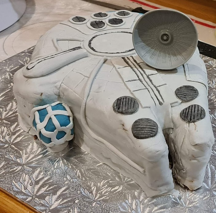 Taking part in the Jedi Trials, AKA making a Millennium Falcon cake for my son's birthday: psoda.com/global/2022/05…  #MayTheFourthBeWithYou #StarWarsDay #MayThe4thBeWithYou #Cake