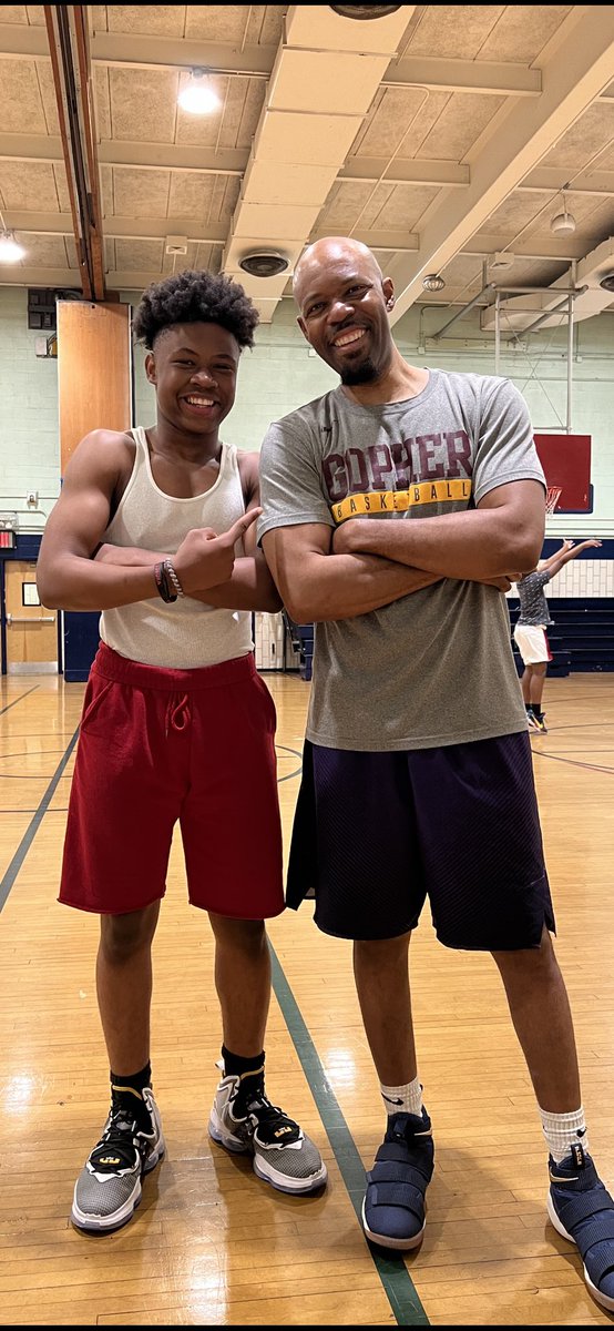 jasoncurry_nyc's tweet photo. Connected w/ one of my π brothers from the 80βs, Larry Cave! I was able to get some exercise in & help some kids. Hadnβt been inside I.S. 72 since I was about 15yrs old! Salute to a dude making a positive impact in our community. ππΎππΎππΎ #Basketball #RochdaleVillage #80Park https://t.co/zGMHlLPNTK