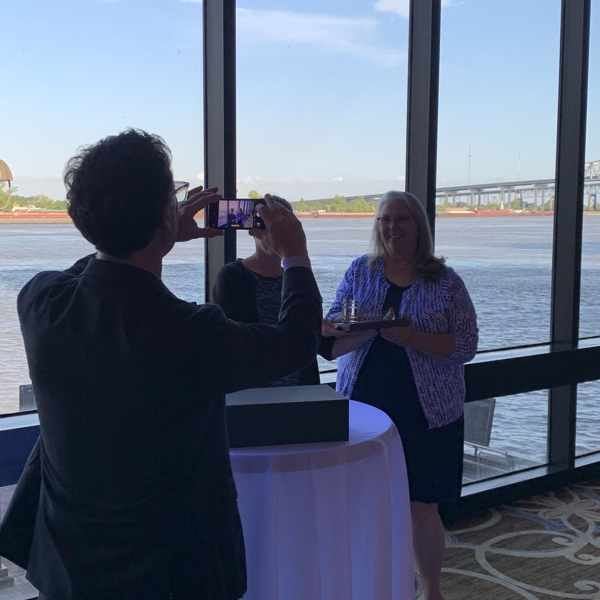 Reception time <a href="/LisaTraditi/">Lisa Traditi</a> <a href="/krisalpi/">Kristine Alpi (she/hers/ella)</a> receiving their presidential gifts from <a href="/MedLibAssn/">Medical Library Assn</a> #MLANET22 #medlibs