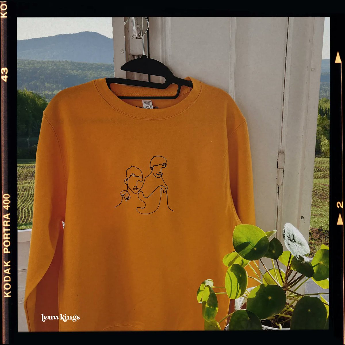 leuwkings's tweet photo. Commande personnalisée pour Paul 😎 

Merci à toi pour ta confiance et ce beau projet. Je me suis amusée à redessiner cette photo ! 
PS : Ce vêtement n'est pas à vendre. C'est une création personnalisée pour un client. https://t.co/EPS0xuw2m4