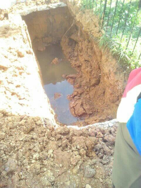 LA BRIGADA DE MANTENIMIENTO DE CANDELARIA, dándole solución a una osbstruccion en la esquina de ave 31 y calle 34