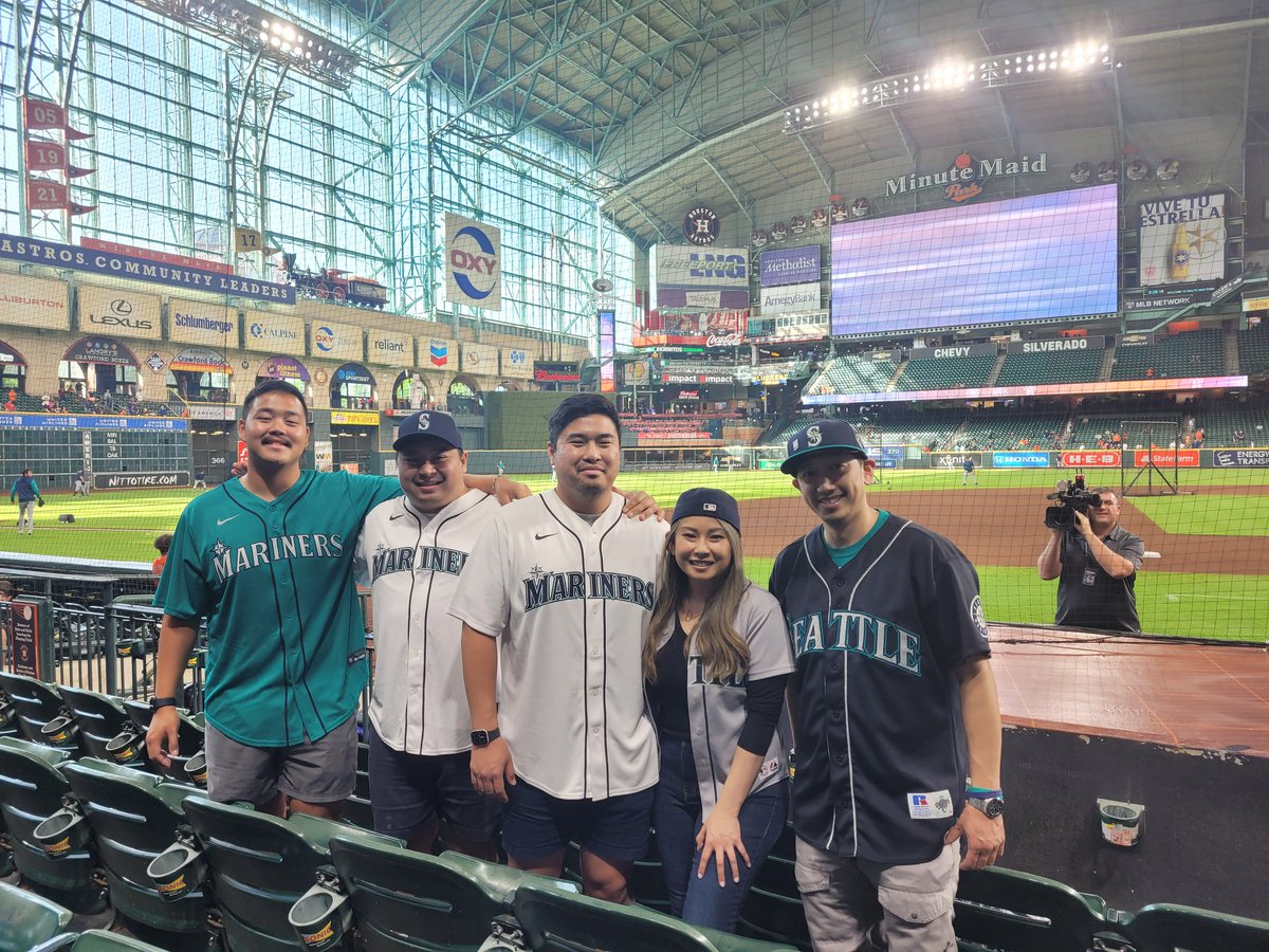 goddessofwar's tweet photo. Another night, another day, but always you. Go Mariners! #RideorDieCrew #SeaUsRise #WhereIRoot #MinuteMaidPark We see you cameraman Kevin! 👀⚾️ https://t.co/Vc2eBXmWJ2