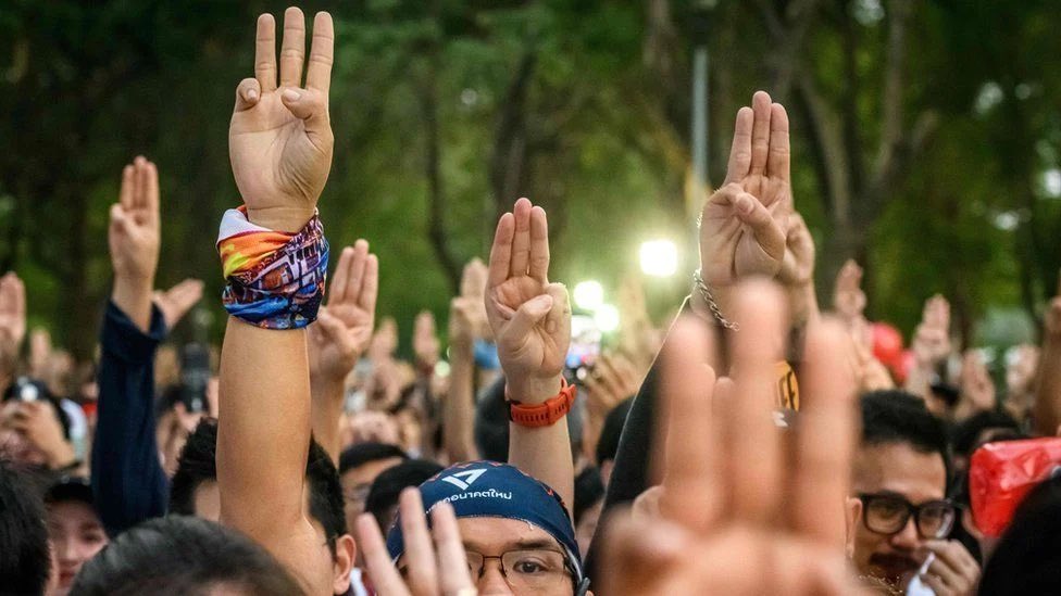 Earthmerica's tweet photo. Three fingers from the Hunger Games used as a symbol of resistance by pro-Democracy Thai protestors https://t.co/TpoKRclisU