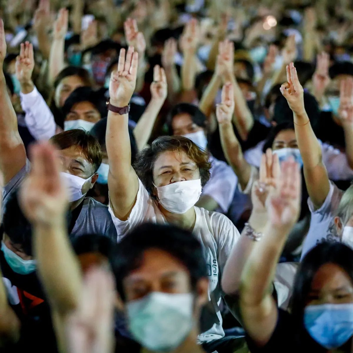 Earthmerica's tweet photo. Three fingers from the Hunger Games used as a symbol of resistance by pro-Democracy Thai protestors https://t.co/TpoKRclisU