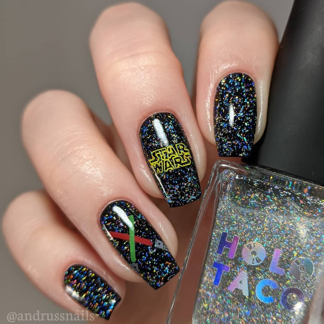 Perfectly done nails with design inspired by Star Wars by @andrussnails 🖤✨🌌 using the Flakie Holo Taco by <a href="/holotaco/">Holo Taco 💿🌮</a> 🖤✨ and the Pitch Black by @parrot_polish 🖤✨  Tag someone who would like these nails 😉    If you…

📸 instagram.com/p/CdHIJEYsqM4/ via tweet.photo