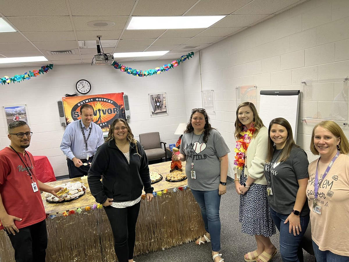 LKapuchuck's tweet photo. We kicked off #TeacherAppreciationWeek Tuesday with Mr. J’s bagels! Then our local @SUBWAY donated subs to raffle off to 9 lucky staff members! We love &amp; appreciate our @LIONSMES staff! https://t.co/LINcDpqGAE