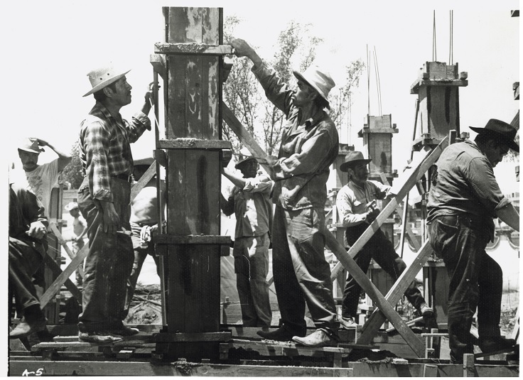 INEHRM's tweet photo. #VidaCotidiana

#Hoy, 3 de mayo, se conmemora popularmente el #DíadelAlbañil. A lo largo de los años, la situación laboral de estos trabajadores ha estado permeada por desigualdad económica, migración del campo a la ciudad y falta de derechos laborales. https://t.co/hJvnwUP8mU
