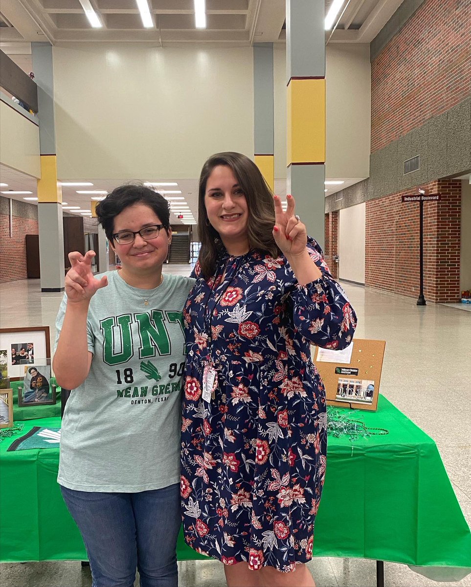 MrsStephens1215's tweet photo. College Reveal Day! https://t.co/vIHvFqCdyA