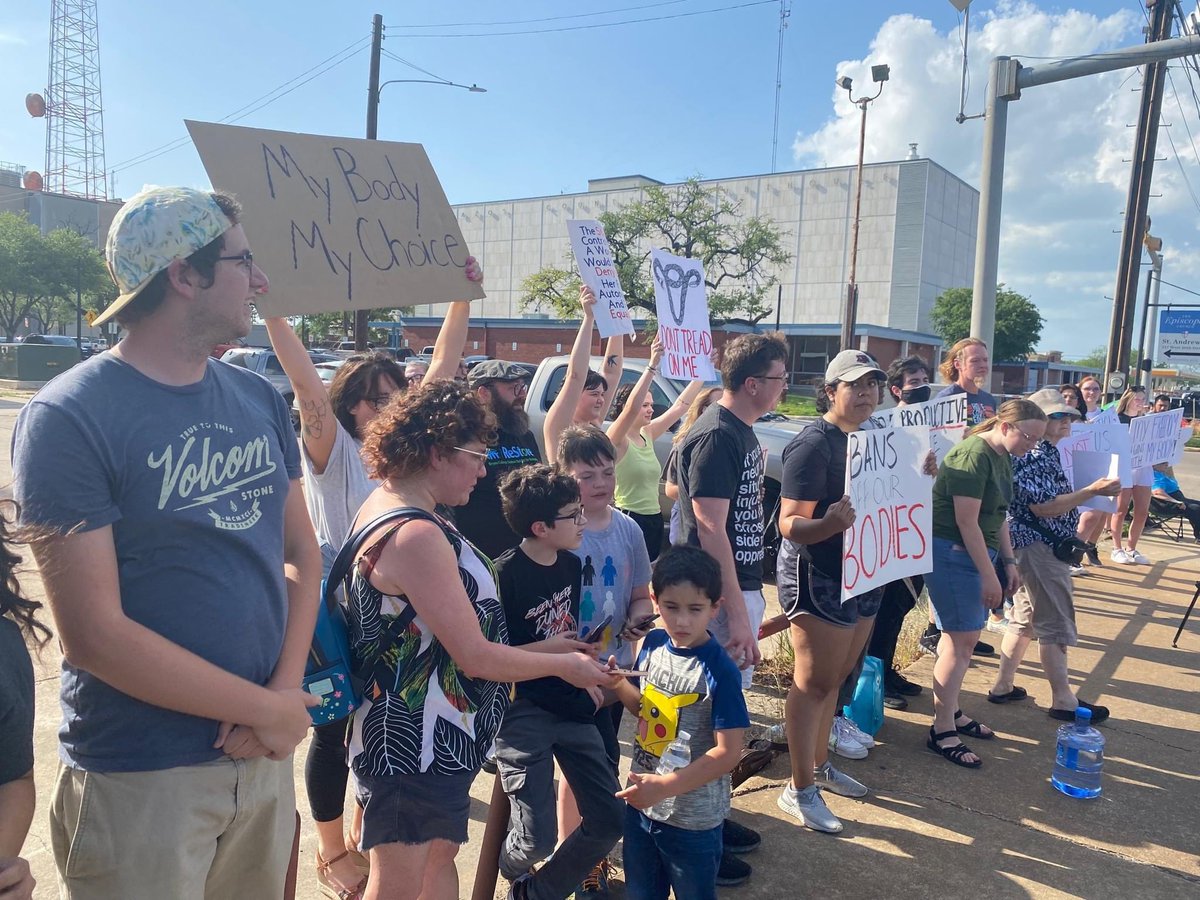 RustySuretteTV's tweet photo. JUST IN: Protests in downtown Bryan. 

Re: Supreme Court and the likelihood it will overturn Roe V Wade this summer. https://t.co/kH9X2LedxJ