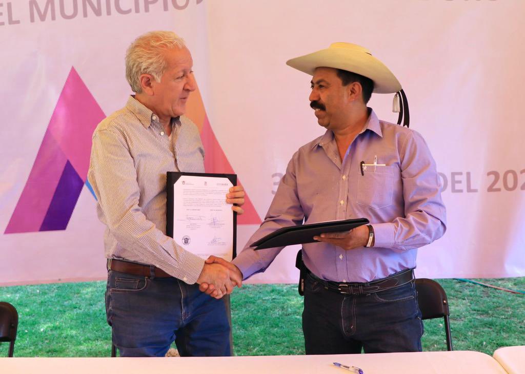 JorgeRescala's tweet photo. Con Benigno Arroyo Bautista, Presidente Municipal de #IxtapanDelOro, @aleperalta @MendozaNicolas7 y @arbanoanemer, signamos un Convenio Marco y 3 específicos en materia de Ordenamiento Ambiental, Denuncia Ecológica y Correcto Manejo y Disposición de Residuos Sólidos del Municipio https://t.co/ri1Ys8sF89