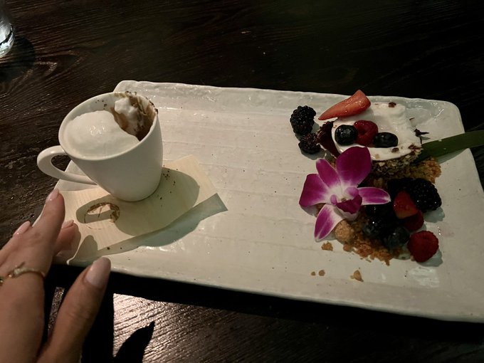 Boyfriend paid the bill but I still think you should send Me $600 😘 https://t.co/YBToj01TSl
